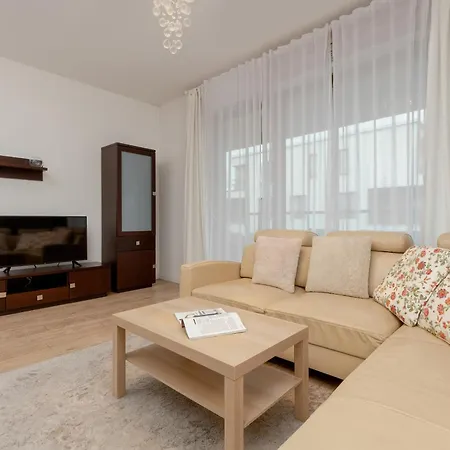 アパート With Parking And Balcony In By Rent Like グディニャ