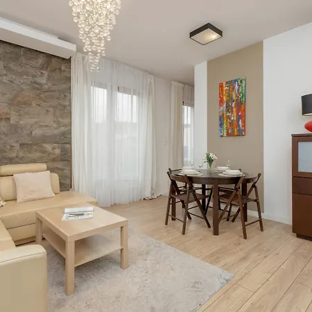 With Parking And Balcony In By Rent Like アパート