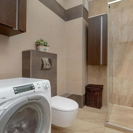 With Parking And Balcony In By Rent Like グディニャ